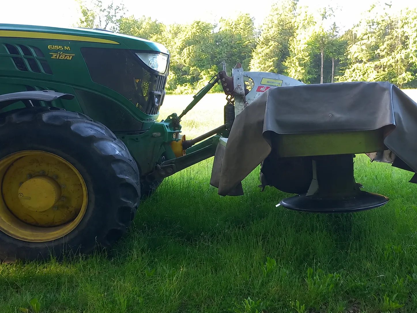 Traktor in der Wiese